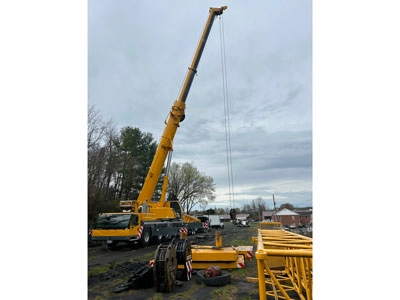 Hilt's 240 Ton Crane Image