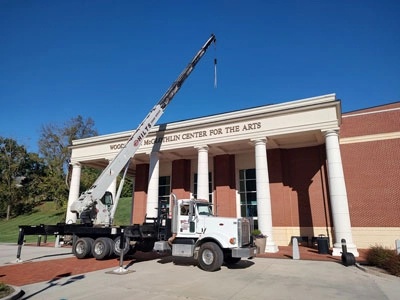 Hilt's Boom Trucks Image