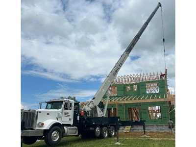 Hilt's Boom Trucks Image