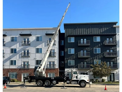 Hilt's Boom Trucks Image