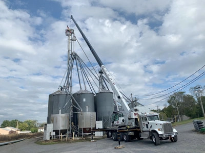 Hilt's Crane Lifiting Image